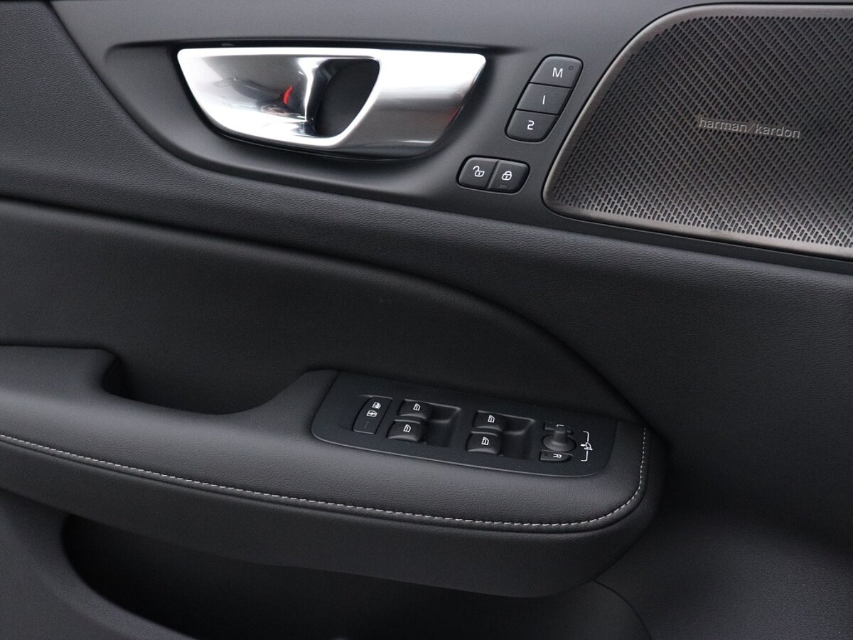 39017286 volvo v60 2 0 t6 awd ultimate bright stoelventilatie panorama dak 999d34