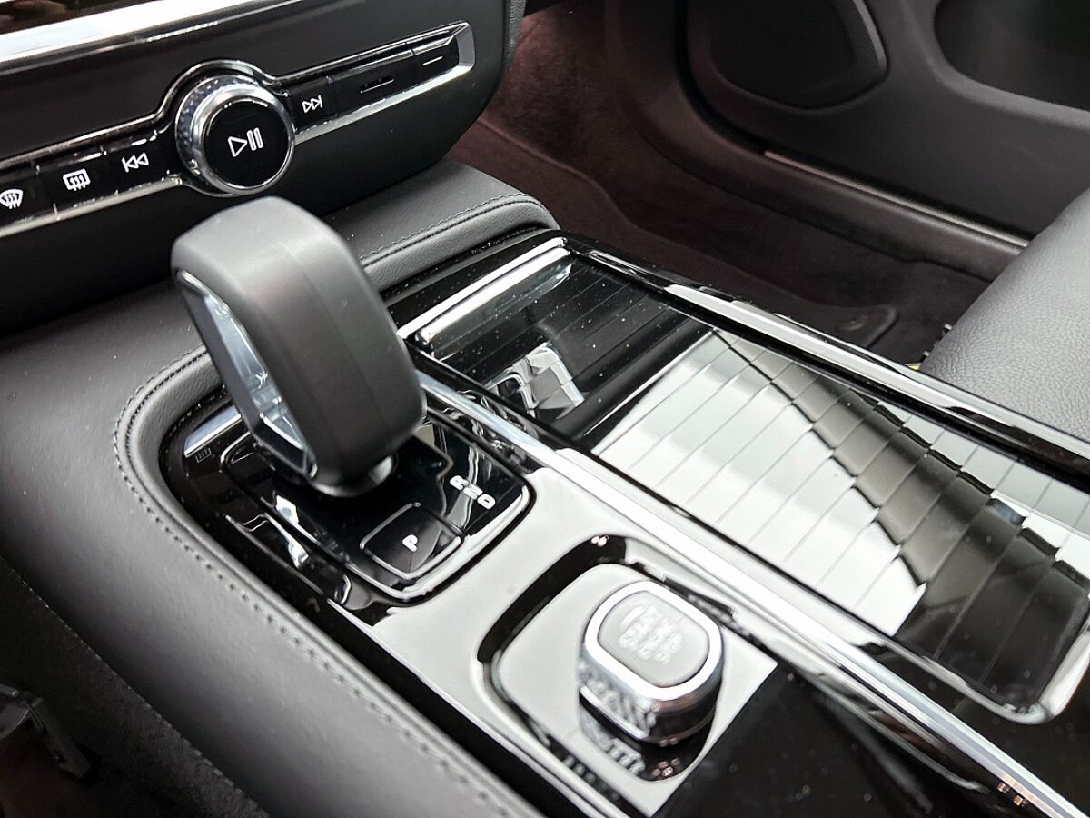 42166349 volvo v60 2 0 t6 essential edition driver assist leder climate 19 9 26