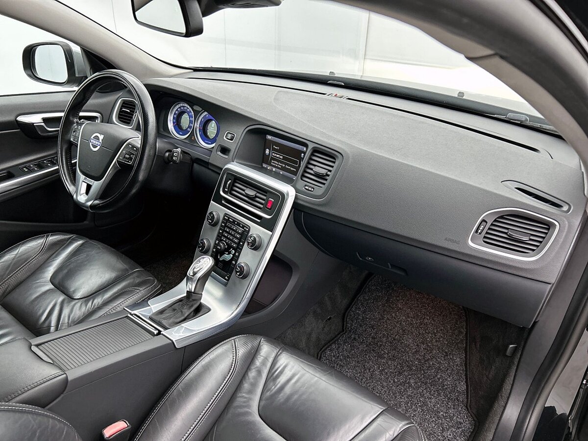 46502447 volvo v60 1 6 t4 r design panorama dak trekhaak memory seats 44
