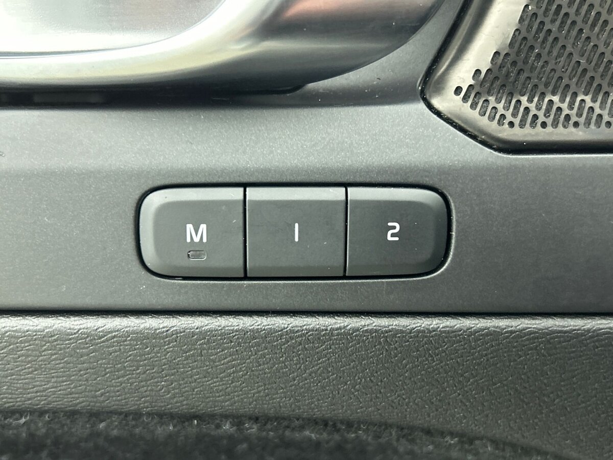 48084423 volvo xc40 1 5 t5 recharge r design 16