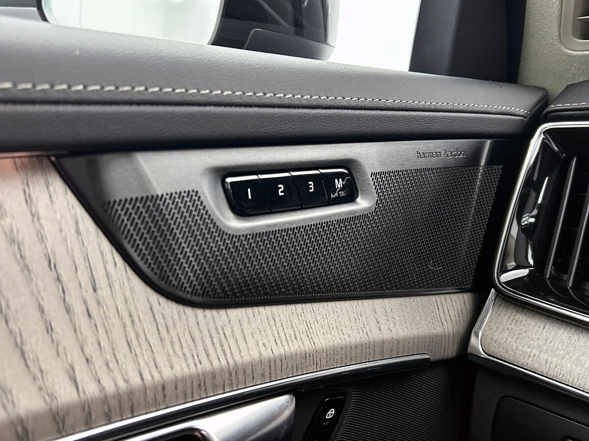 48894745 volvo xc90 2 0 t8 ultra 22 inch luchtvering trekhaak ventilatie 82