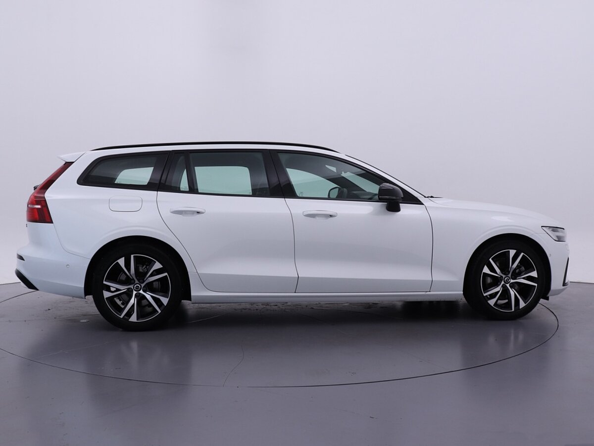 35143990 volvo v60 2 0 b3 plus dark 4 02