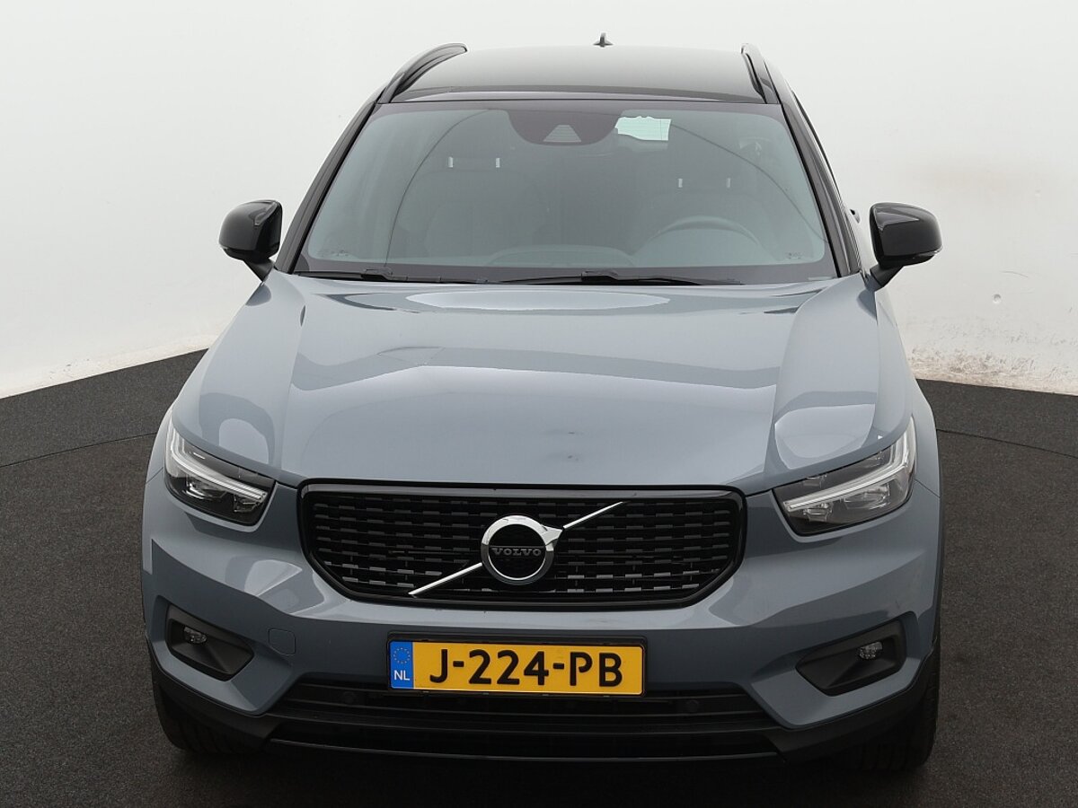 35603828 volvo xc40 1 5 t4 recharge r design expression 9 02