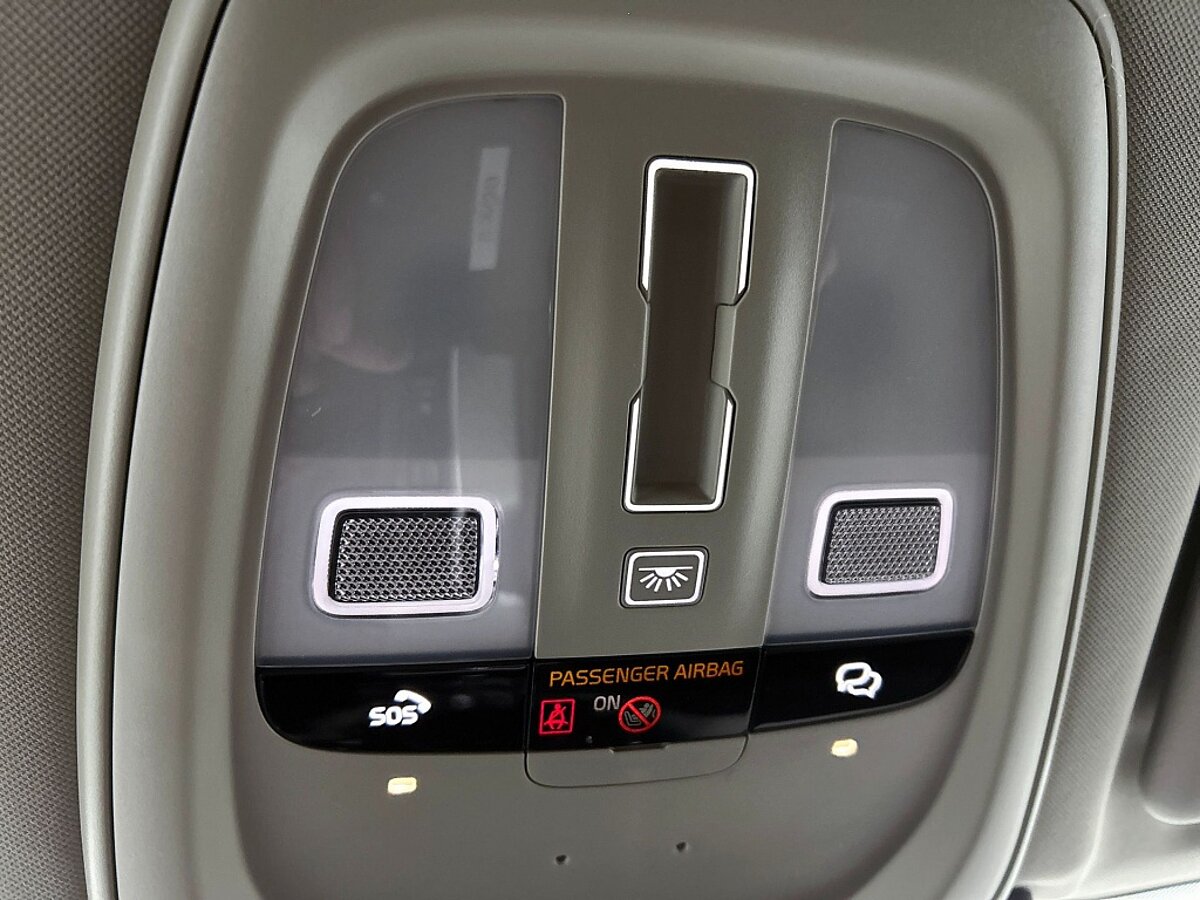 43680818 volvo xc60 2 0 t8 awd plus dark harman kardon panoramadak 21 lm velg 56