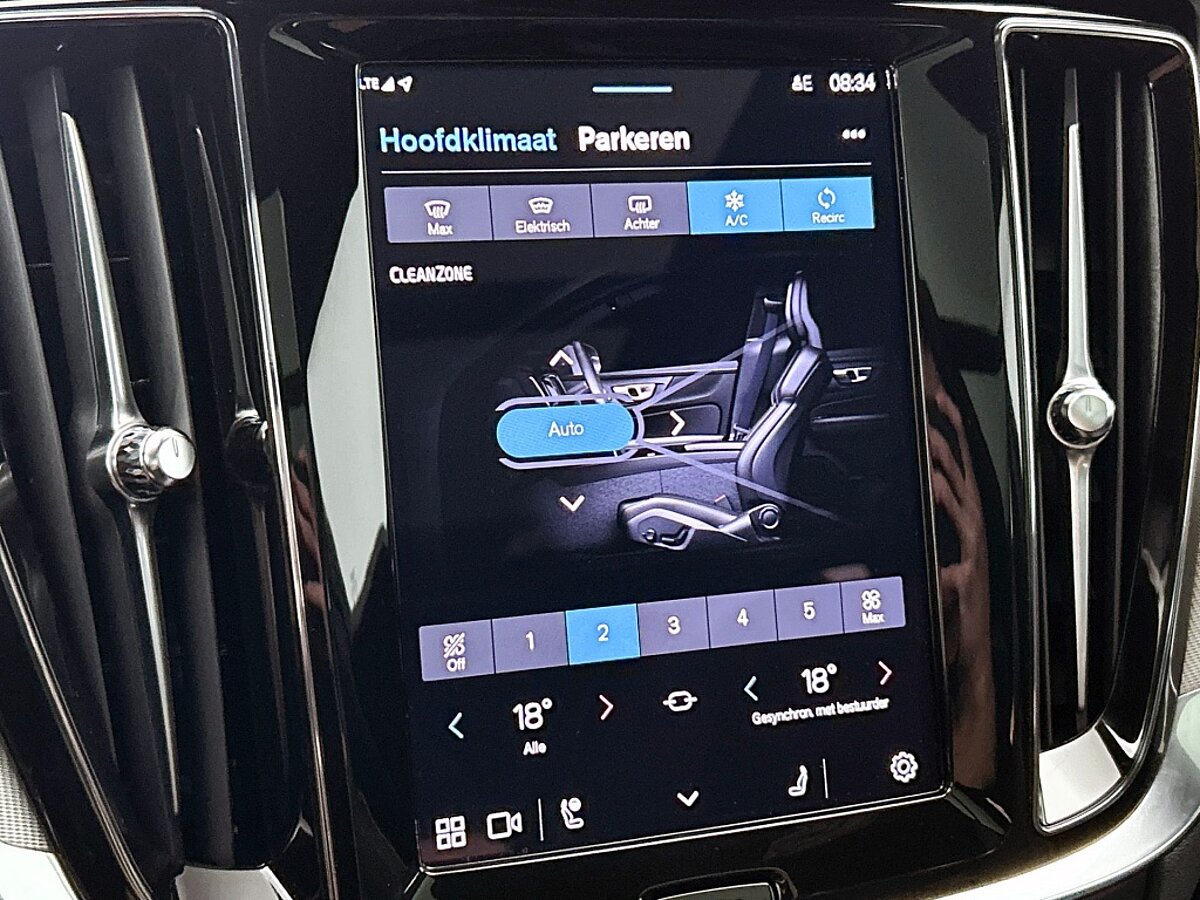 45850012 volvo v60 2 0 t6 awd plus dark pano dak trekhaak 82