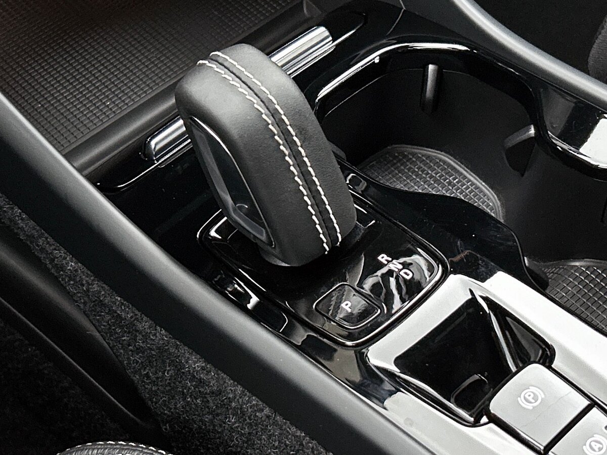 45916578 volvo xc40 1 5 t5 recharge r design 20inch velgen lederen bekleding 01