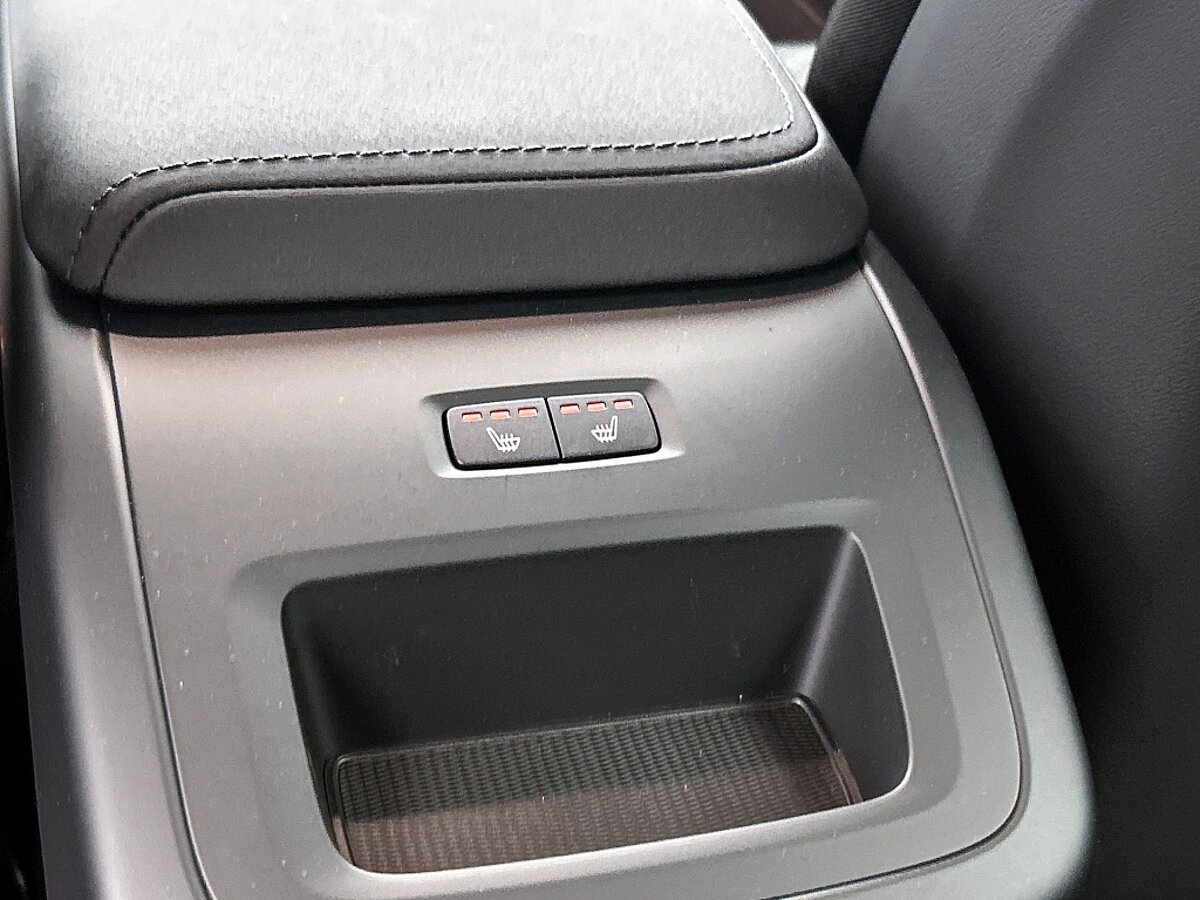 46518073 volvo xc60 xc60 t6 awd essential driver assist climate pack park assi 07