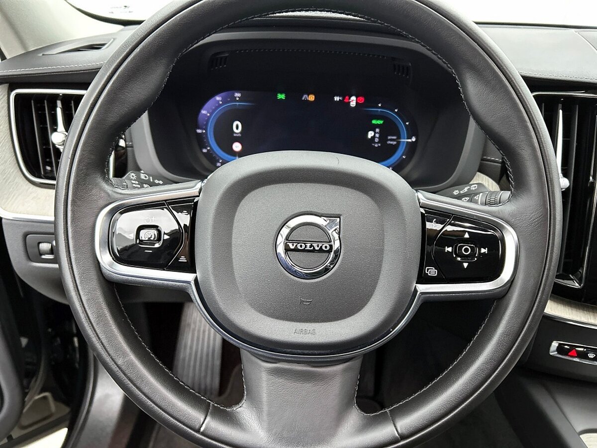 49419930 volvo xc60 t8 bright pano 20 inch long range 360 pilot assist 60