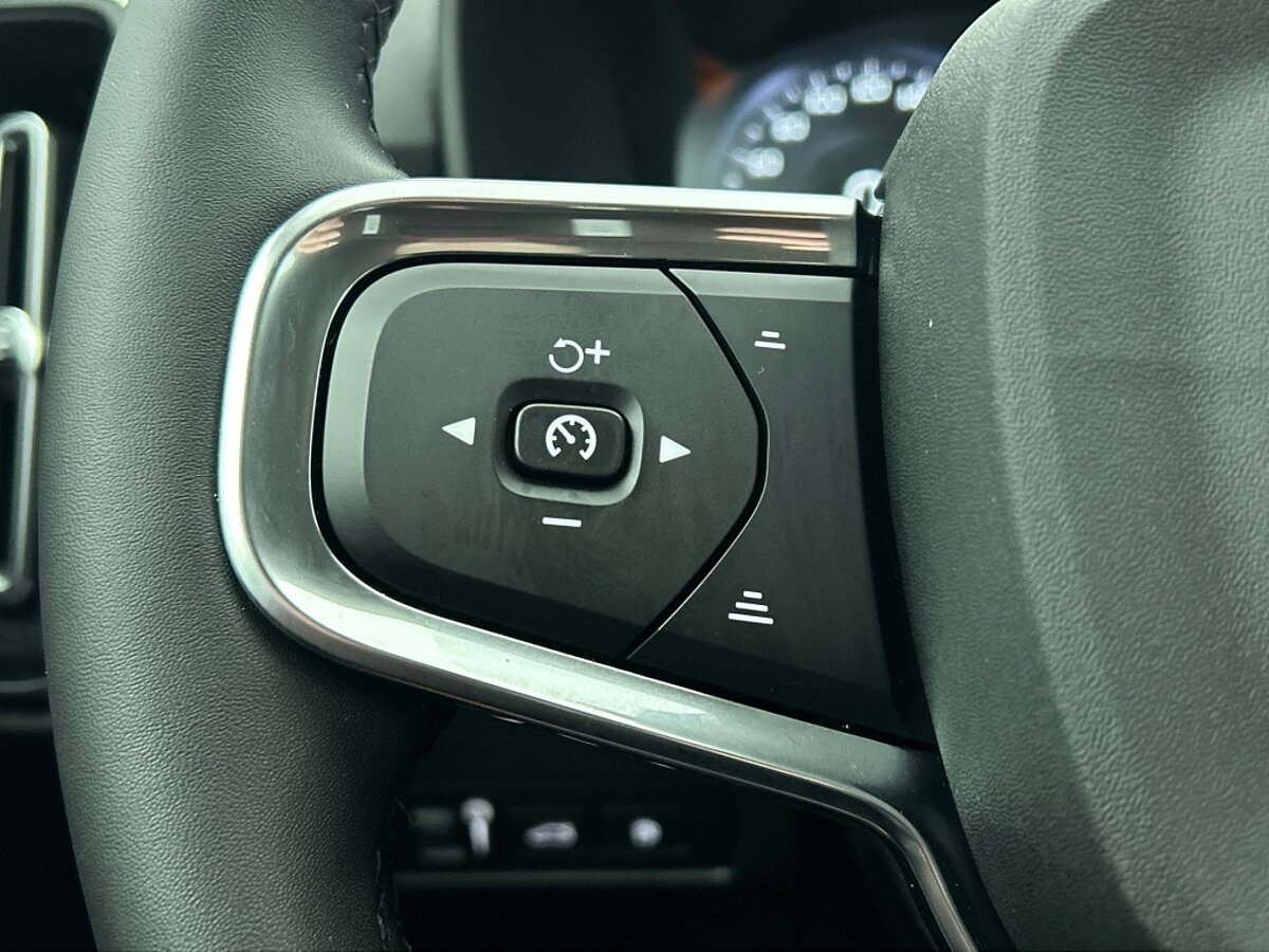 49484370 volvo xc40 1 5 t4 inscription h k getint glas pilot assist leder 6 02