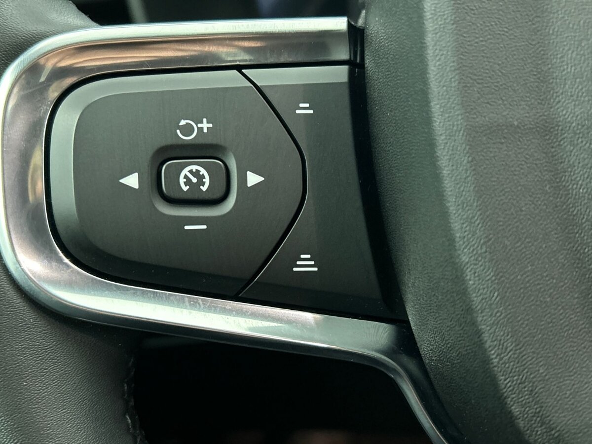 44407024 volvo xc40 recharge plus 70 kwh 82