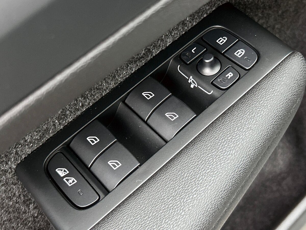 47451360 volvo ex40 ex40 extended range core business climate pack versatility 23