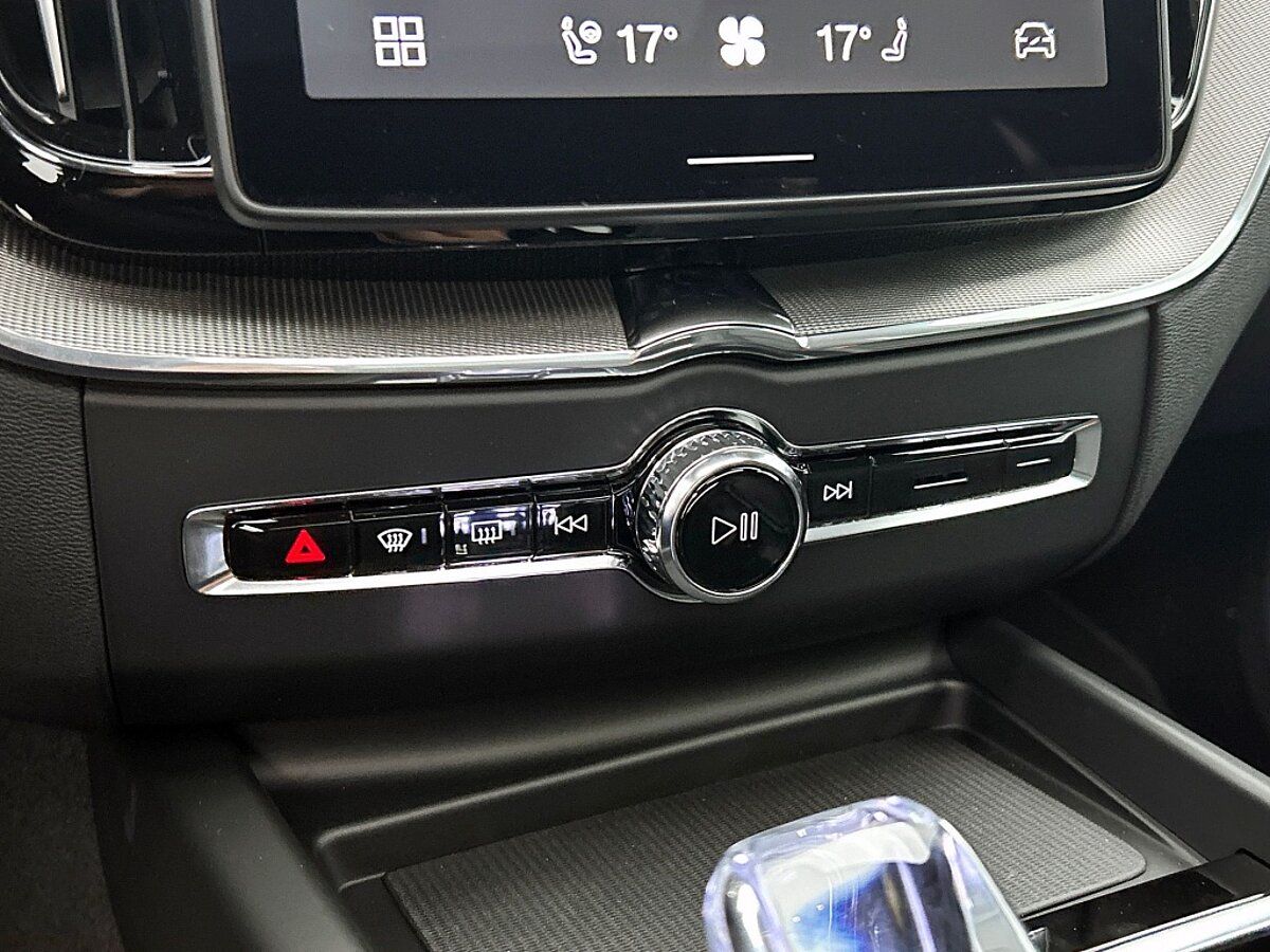 49114272 volvo xc60 2 0 t6 awd ultra black edition 01