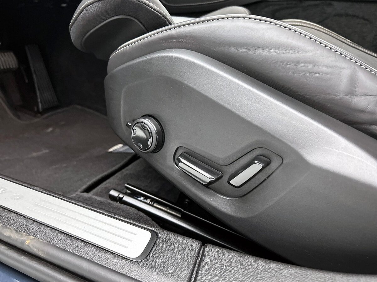 49424575 volvo v60 2 0 t6 plus dark trekhaak sport leder 360 blis pilot 56