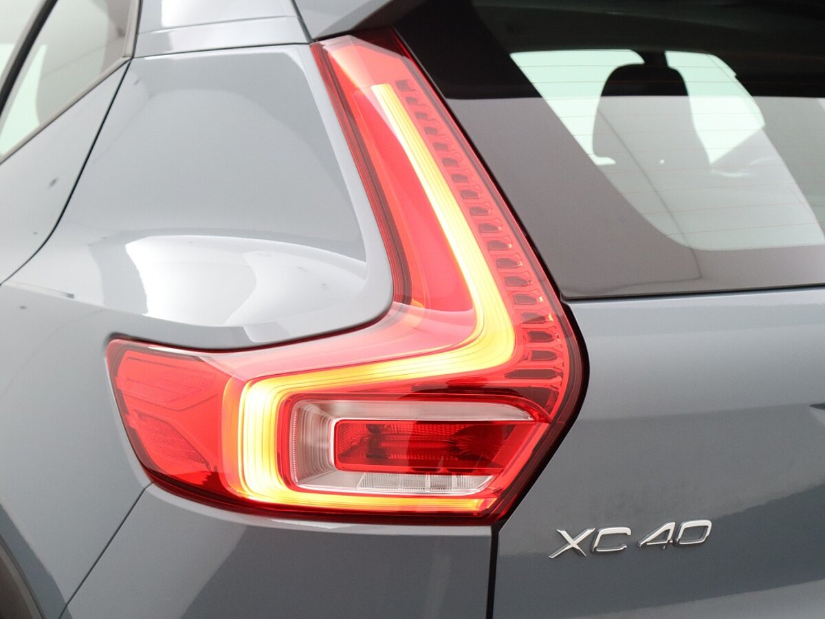 34948997 volvo xc40 1 5 t3 momentum pro lichtmetalen velgen elec achterklep 9666ef