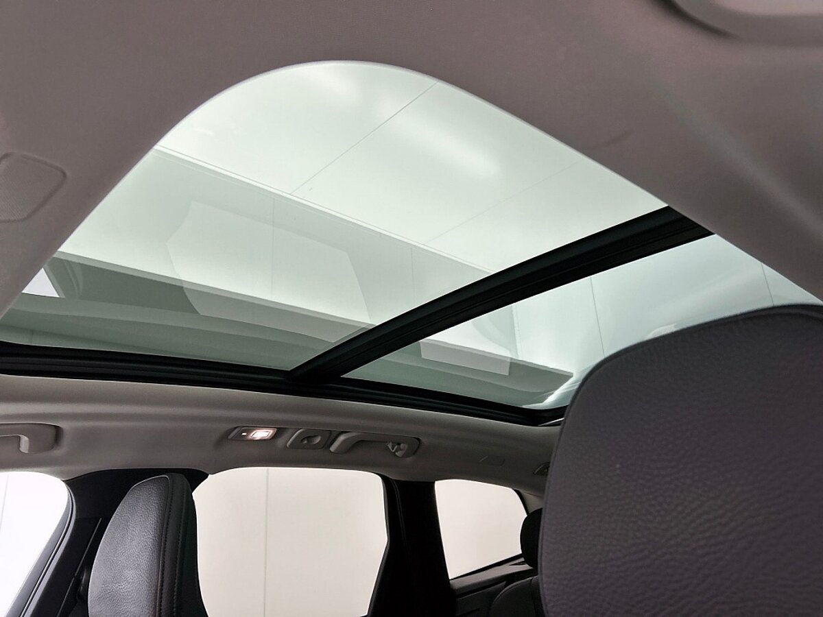 43680818 volvo xc60 2 0 t8 awd plus dark harman kardon panoramadak 21 lm velg 77