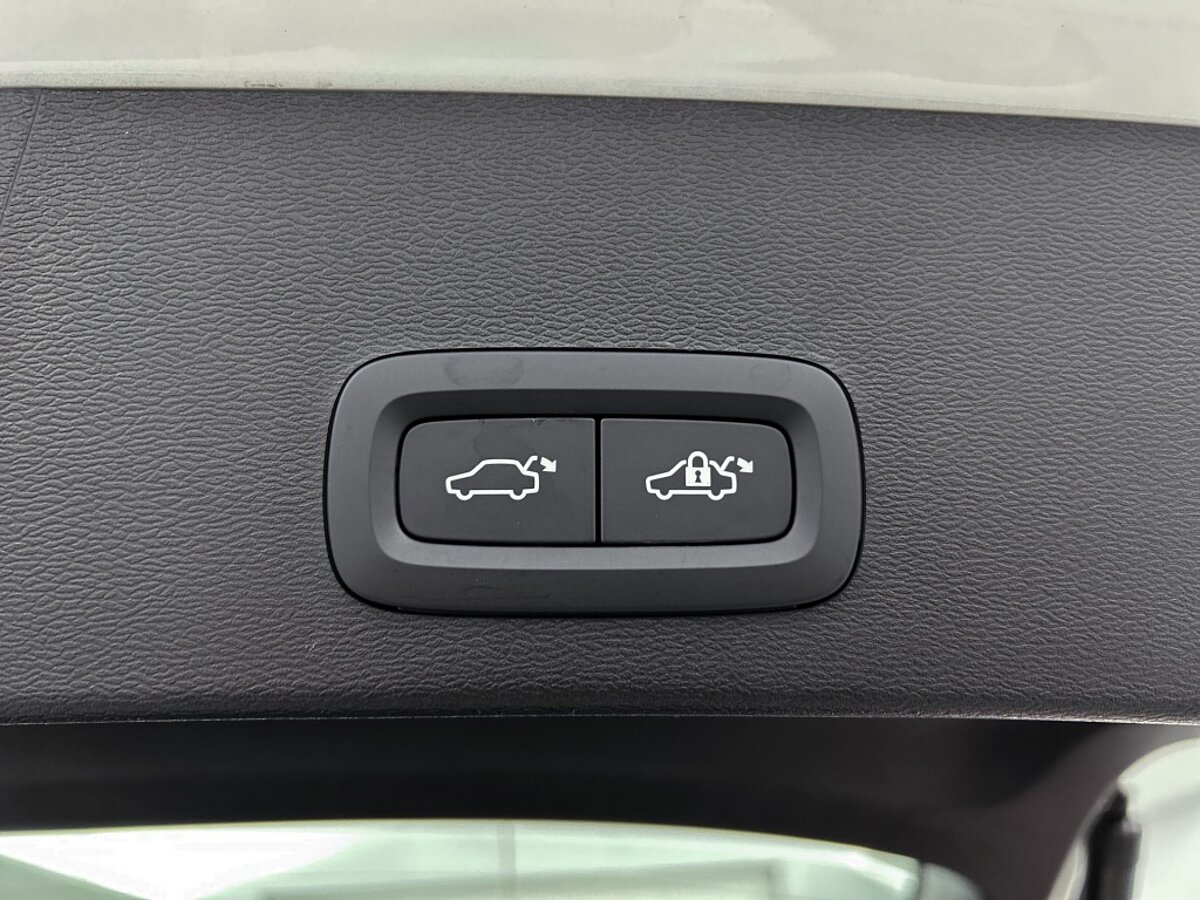 44900366 volvo xc40 2 0 b4 plus dark trekhaak dodehoek camera 87