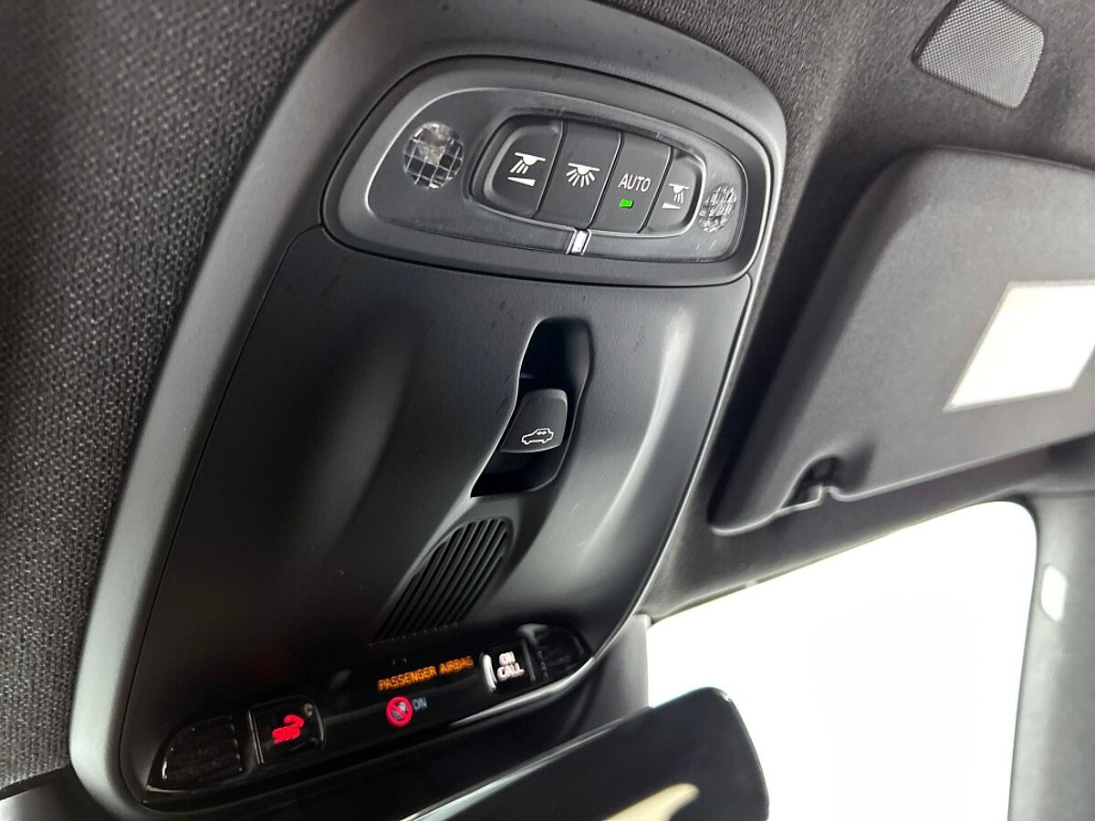 46739746 volvo xc40 1 5 t5 recharge r design panoramadak trekhaak 360a camera 01