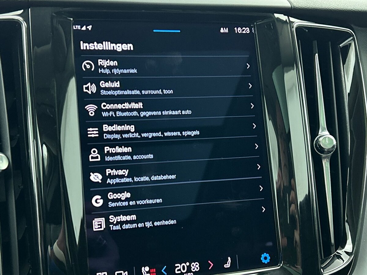 48575818 volvo xc60 2 0 t6 plug in hybrid awd inscription expression 96