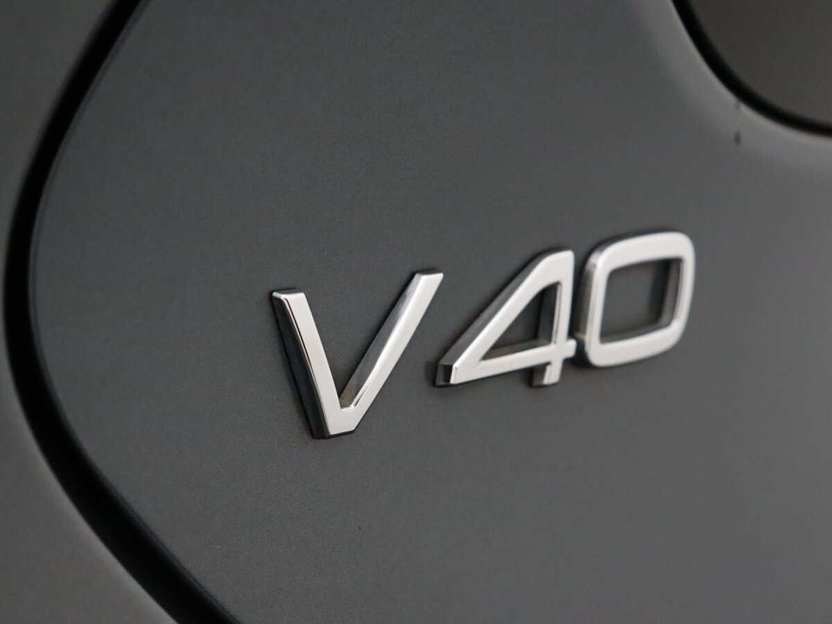 34316555 volvo v40 1 6 t4 momentum 51