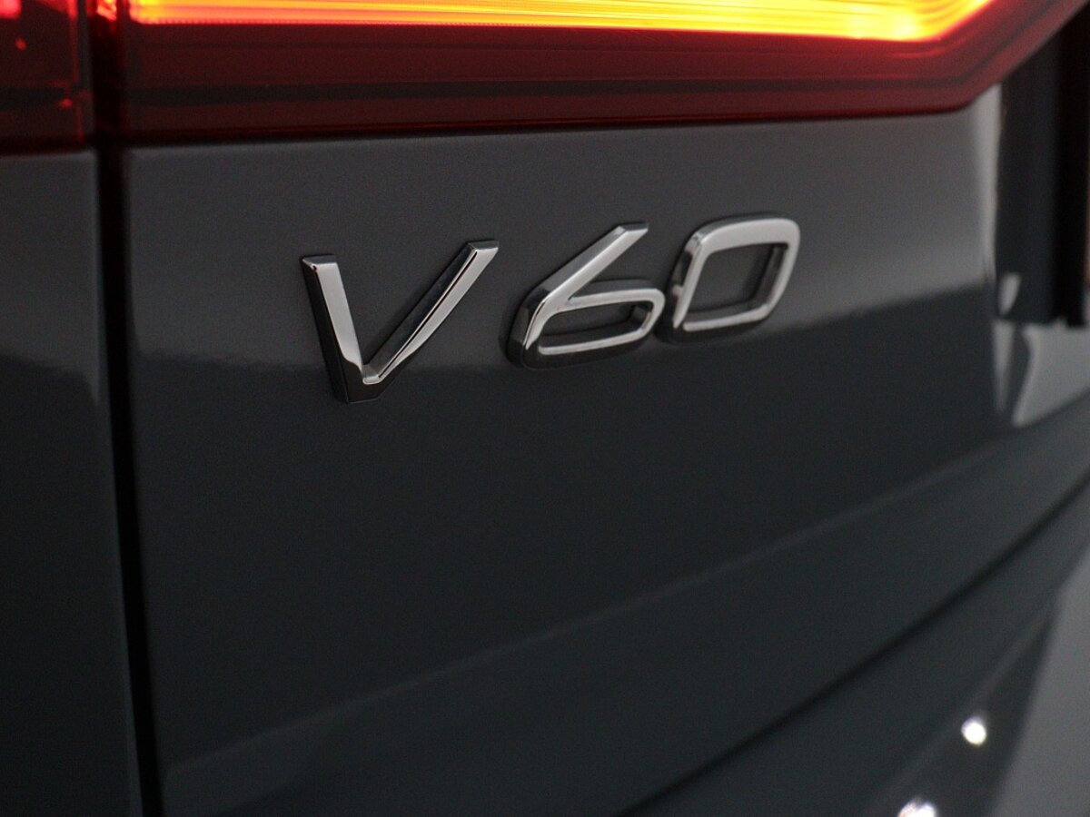 42420857 volvo v60 2 0 b3 plus dark panoramadak harman kardon trekhaak 360 6dc007