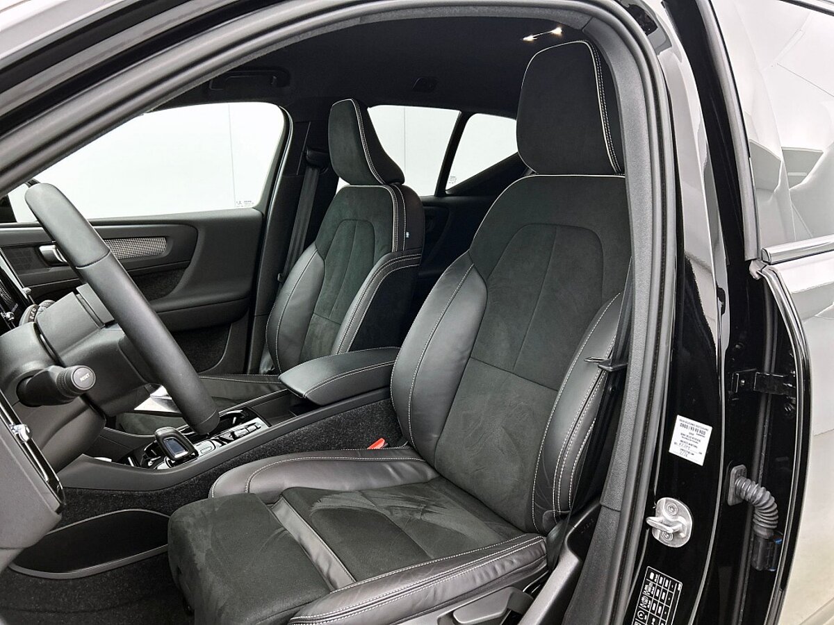 46990970 volvo xc40 1 5 t4 recharge r design 30