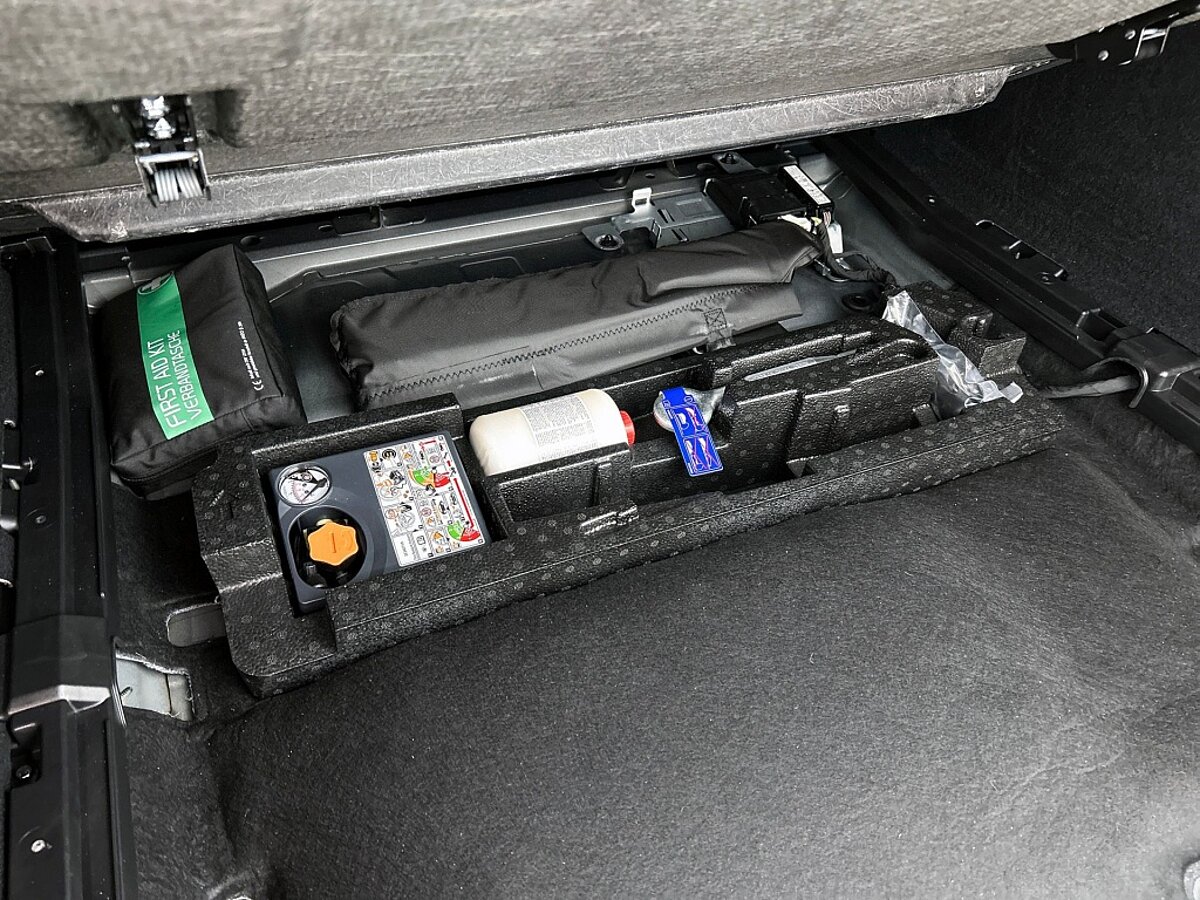 49833650 volvo v60 2 0 t6 awd plus dark trekhaak 360 camera harman kardon aud 78