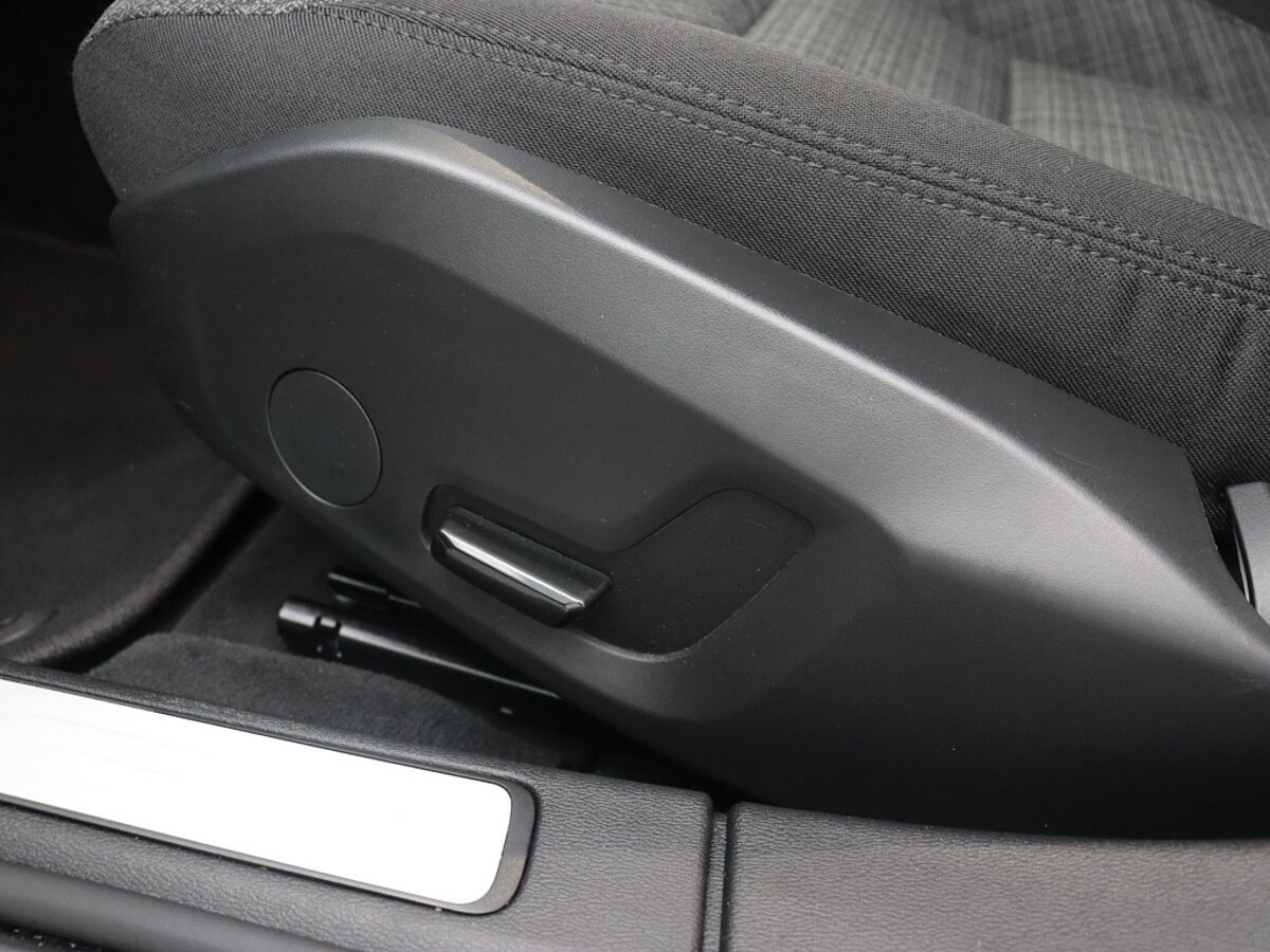 43879605 volvo v60 2 0 b3 essential driver assist climate 18 trekhaak 4043c9