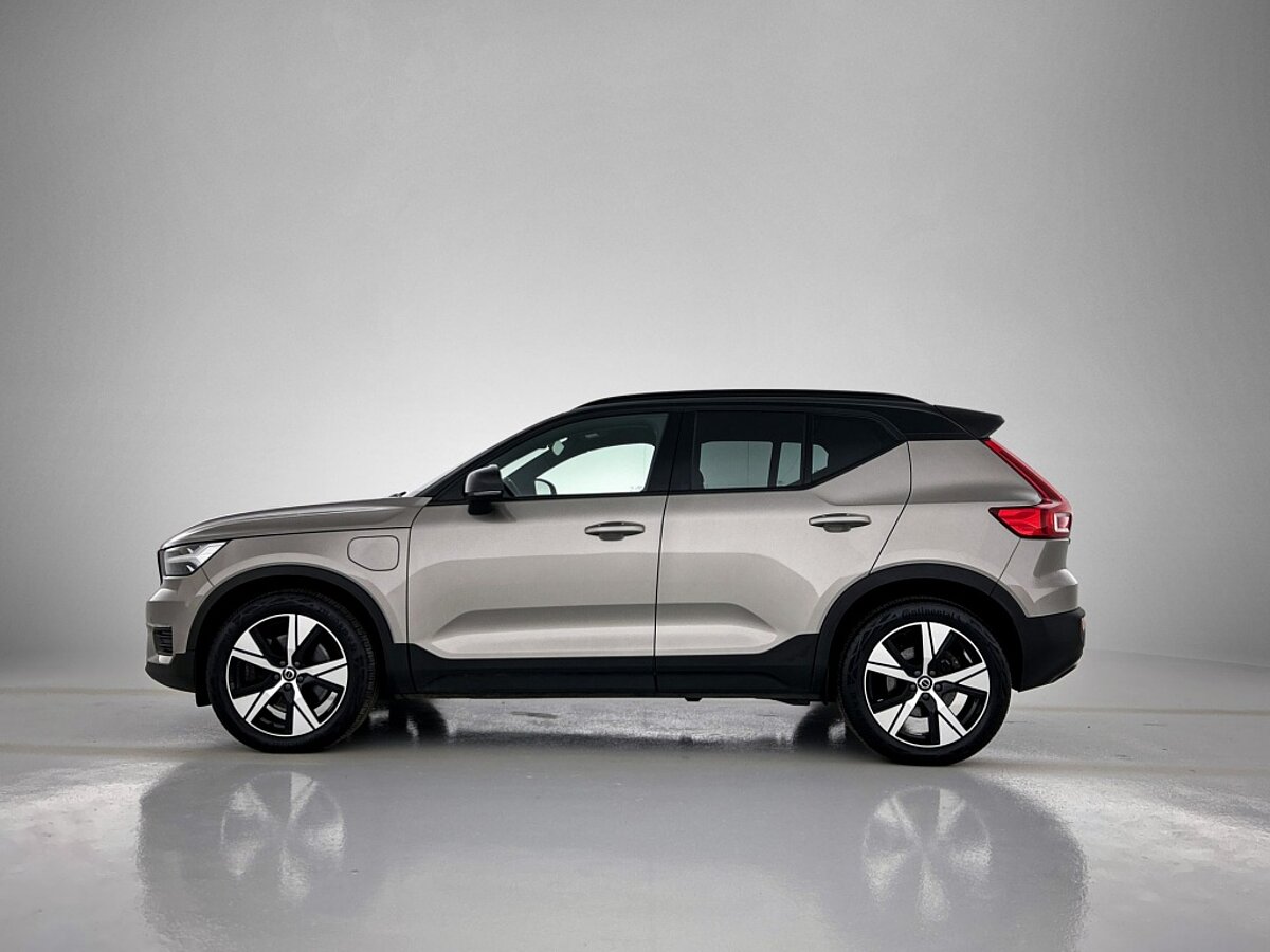 45077468 volvo xc40 1 5 t4 r design climate pack camera nubuck 4 02
