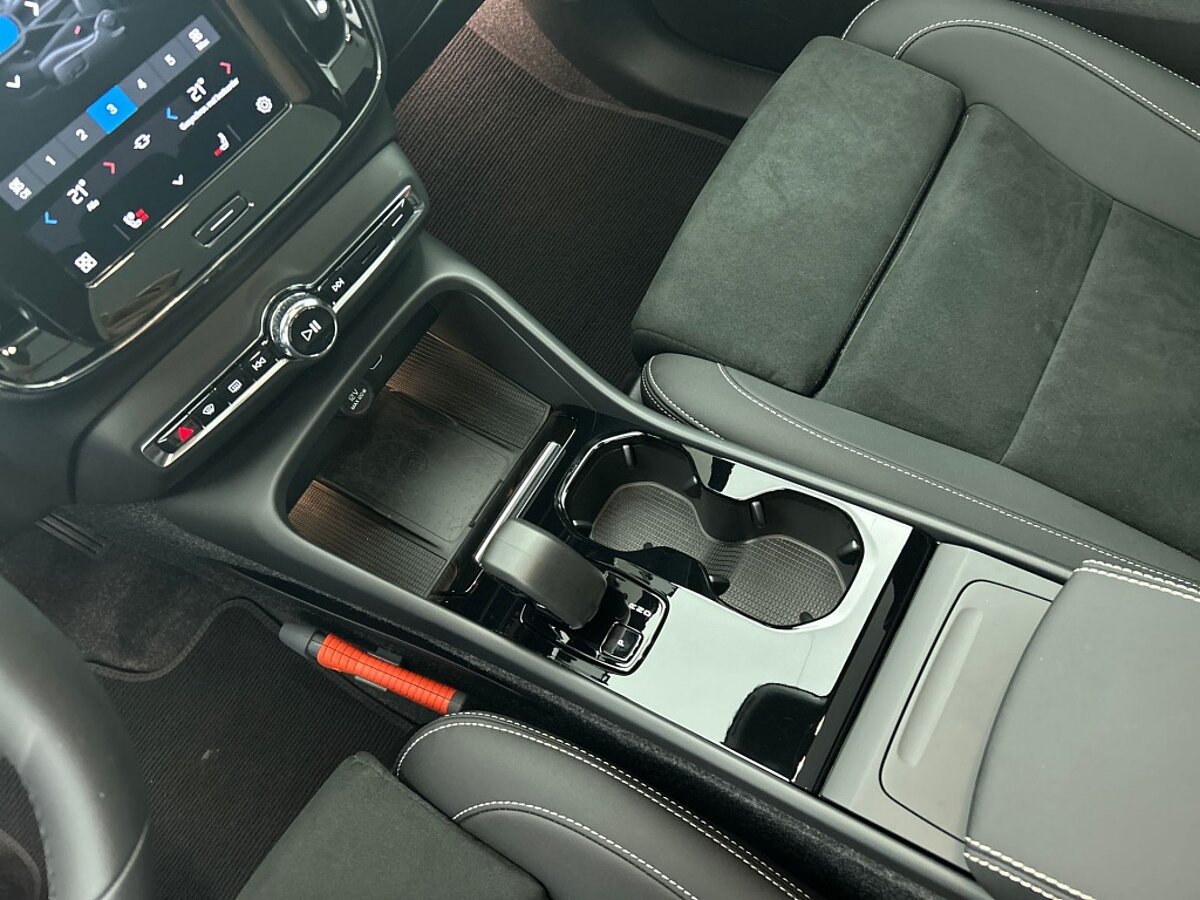 46688063 volvo c40 extended range plus 82 kwh trekhaak extra getint glas 54