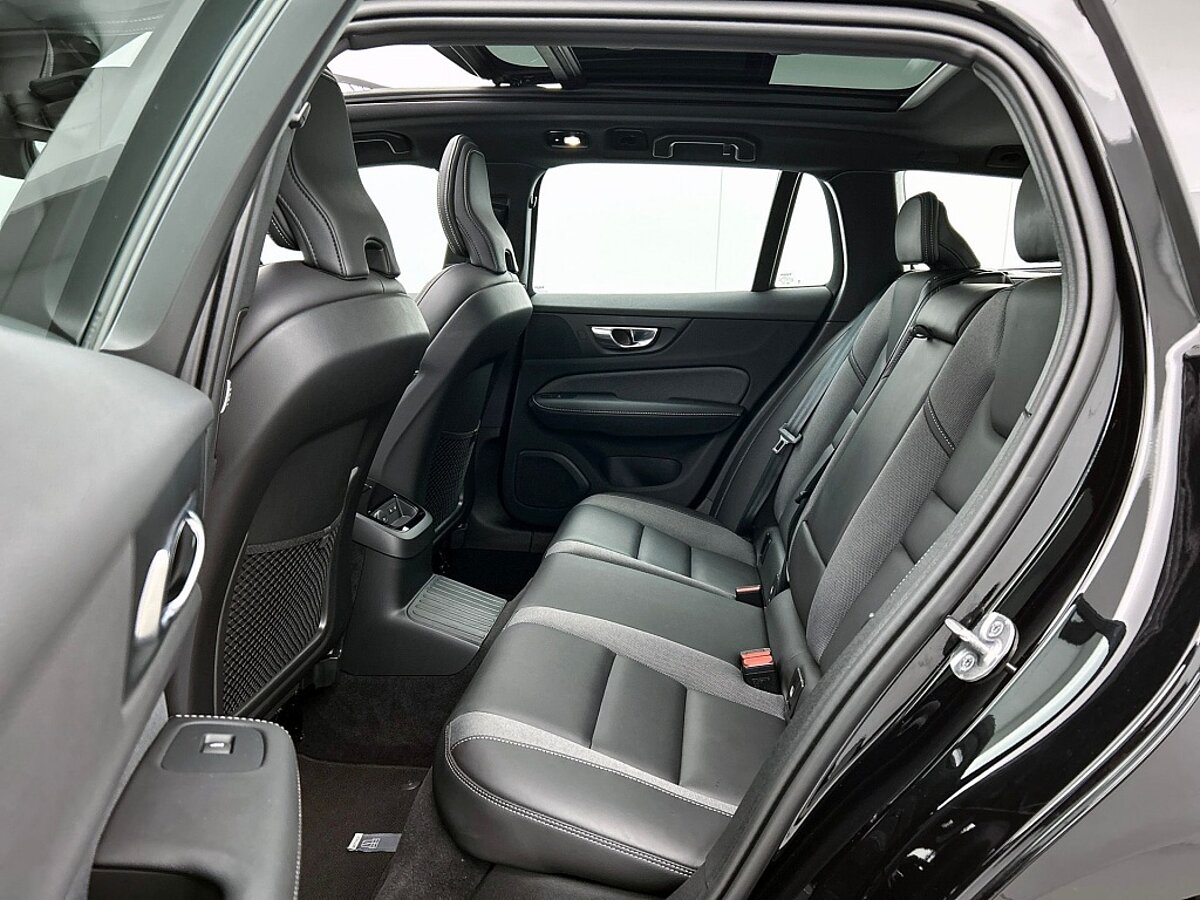 49041811 volvo v60 2 0 t6 awd plus dark panorama dak trekhaak 45