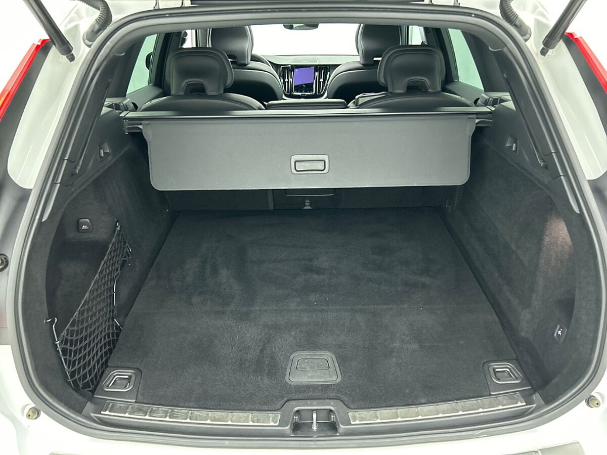 47252319 volvo xc60 2 0 t8 recharge r design 08