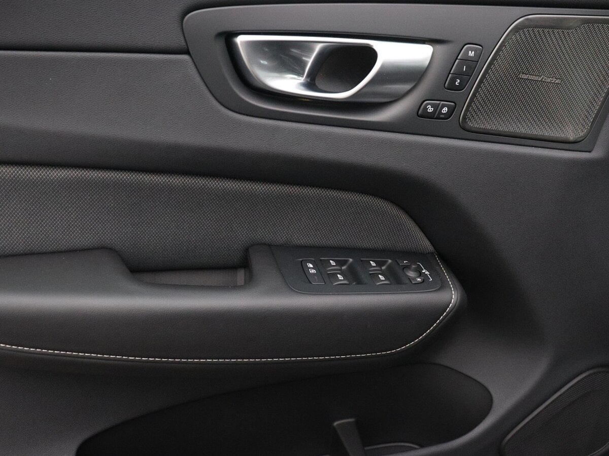 39906983 volvo xc60 2 0 t6 awd ultra dark panorama dak sportinterieur 14e611