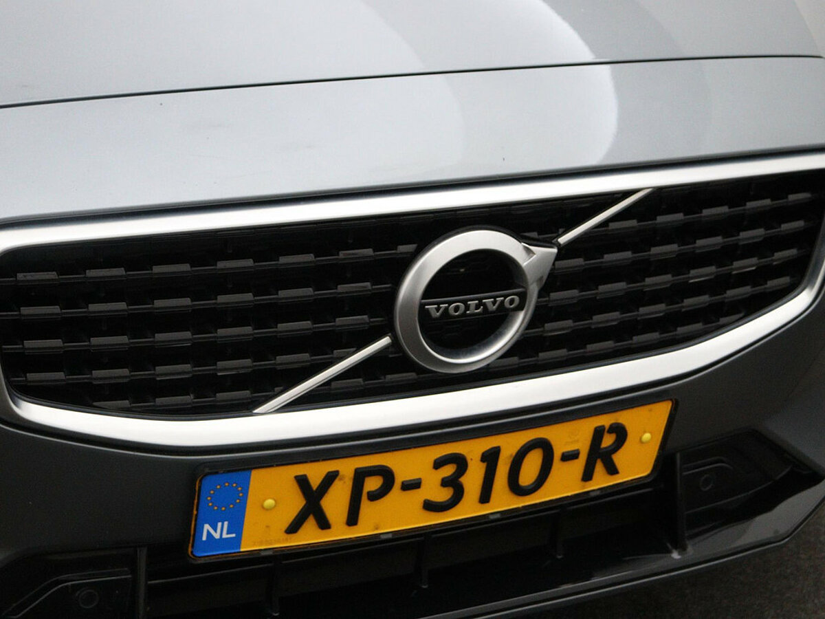 34254967 volvo v60 2 0 t8 recharge awd r design panoramadak stoelen met geheuge 33