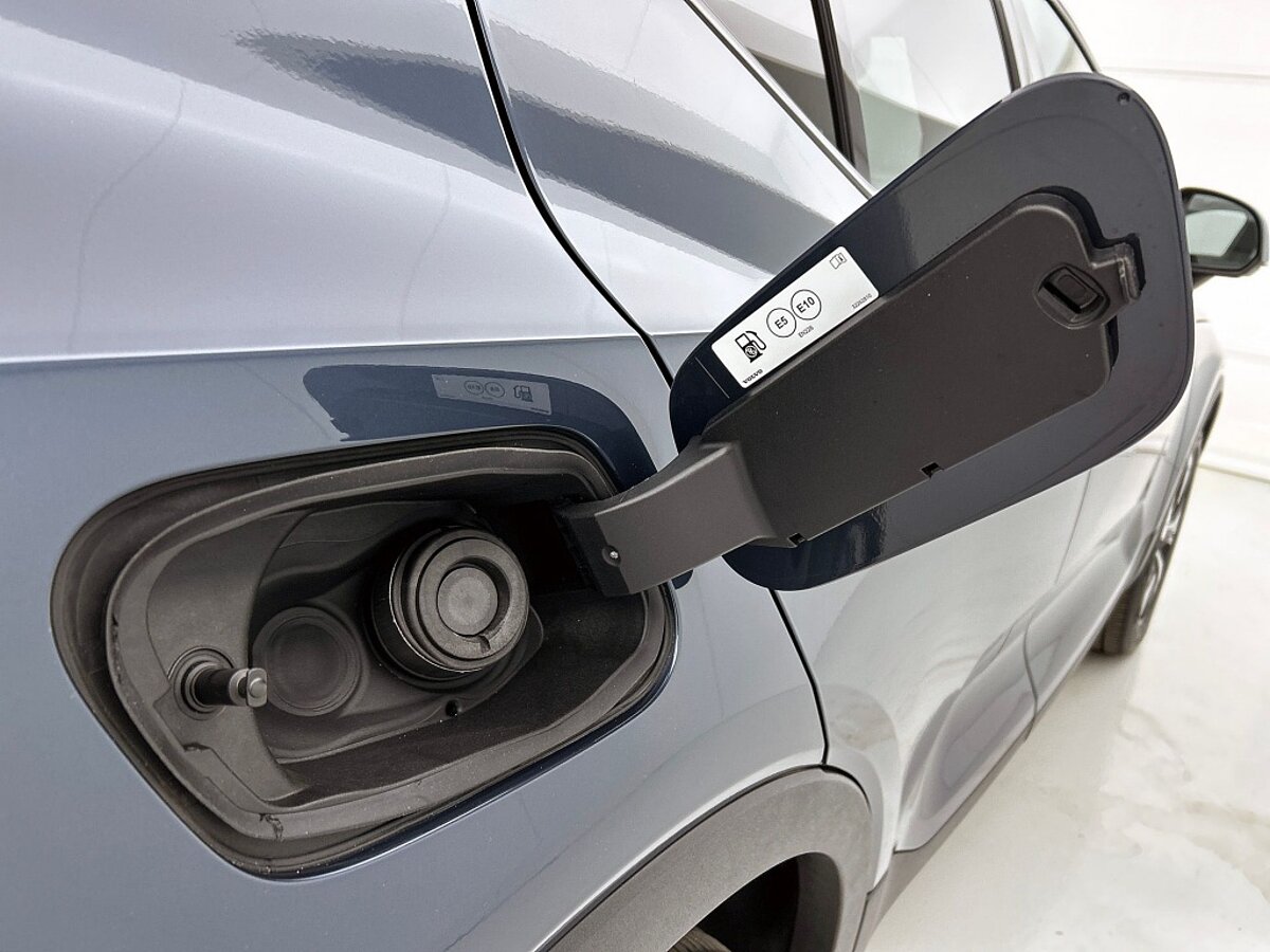 46060545 volvo xc40 1 5 t4 recharge r design 65