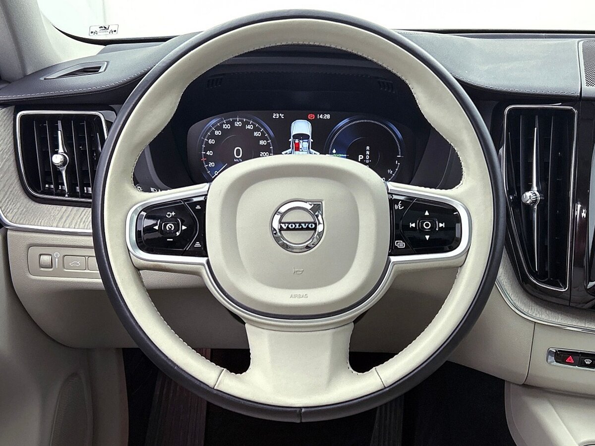 46665018 volvo xc60 2 0 t6 awd inscription 48