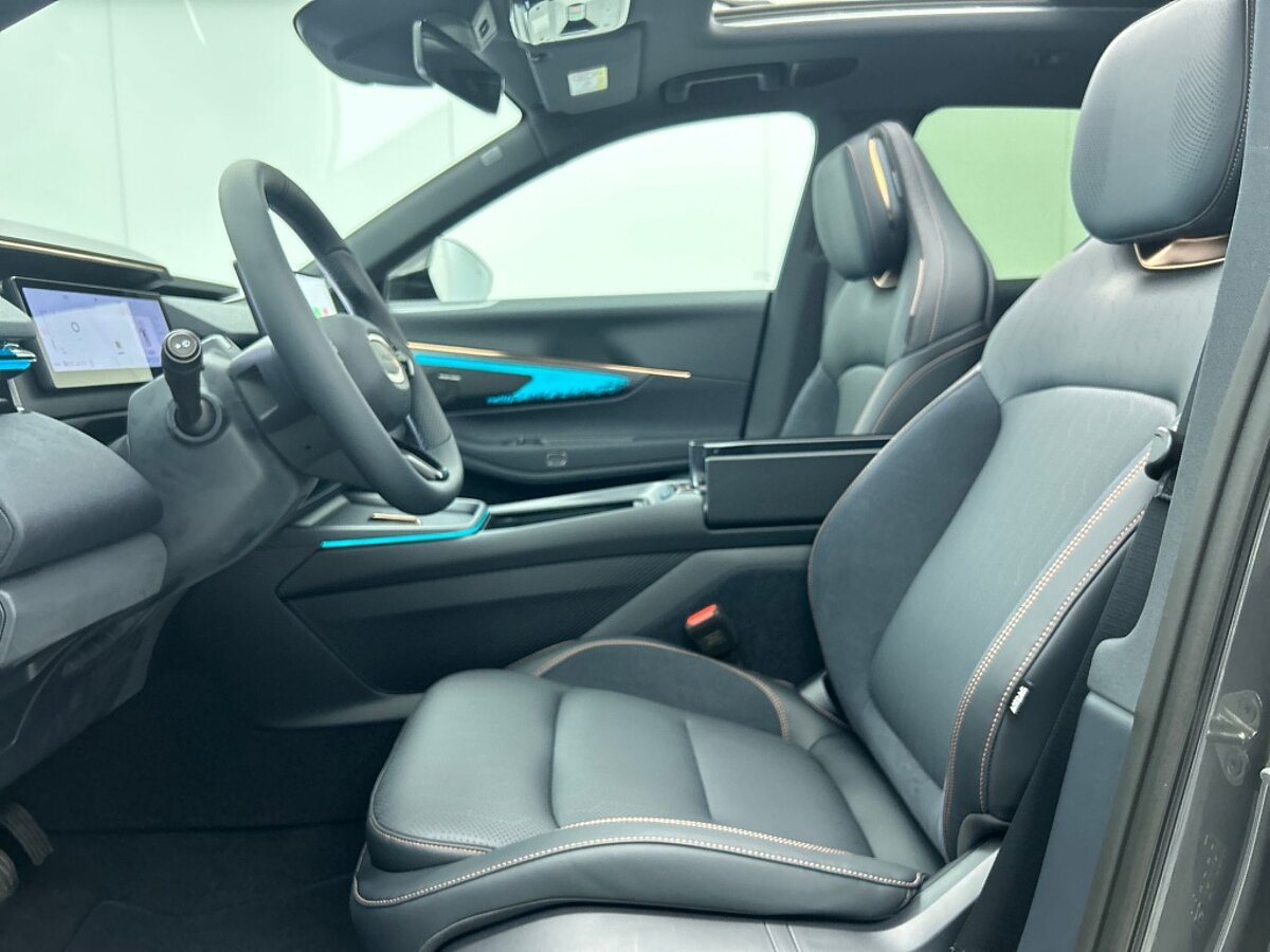 46691496 lynk co 08 more 345 pk 200km phev full option dealer demo 37