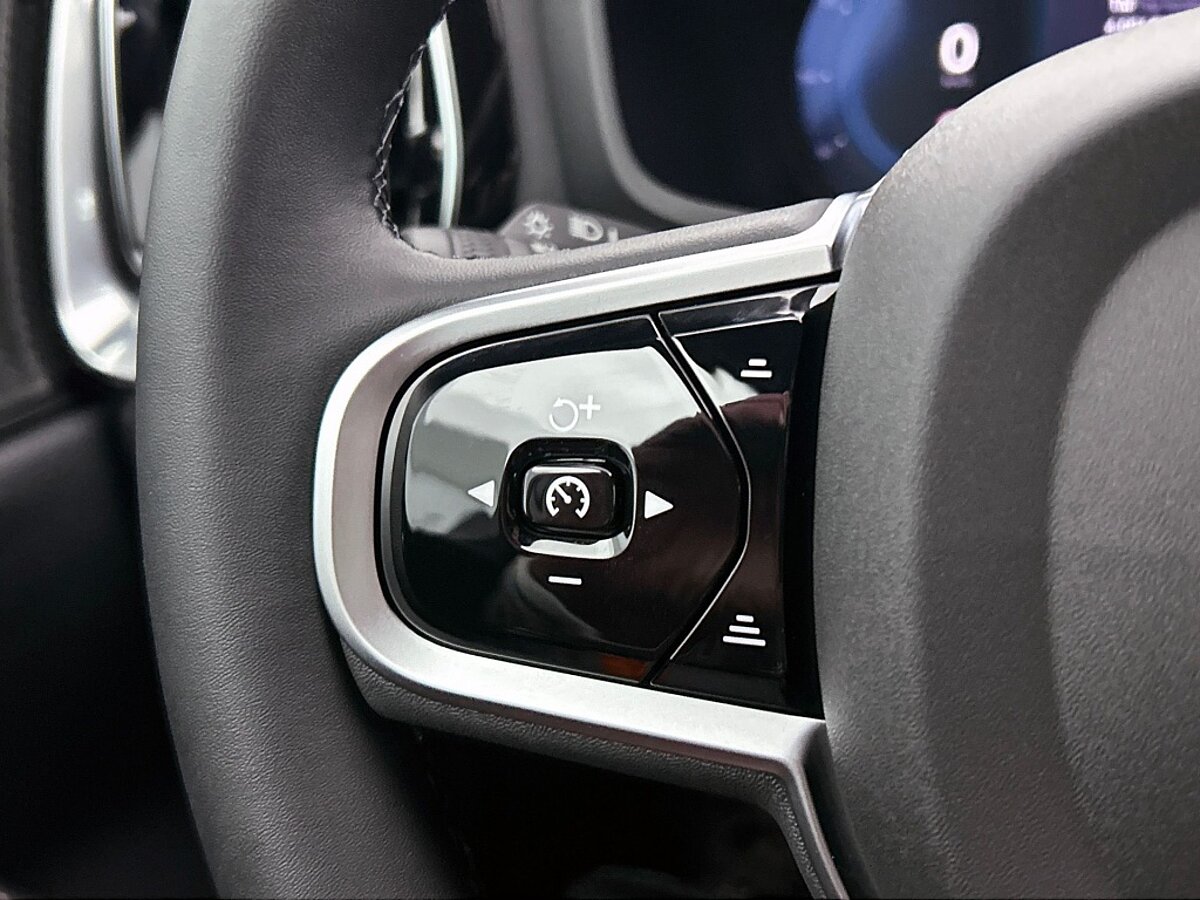 47443693 volvo v60 2 0 t6 awd dark 7 01