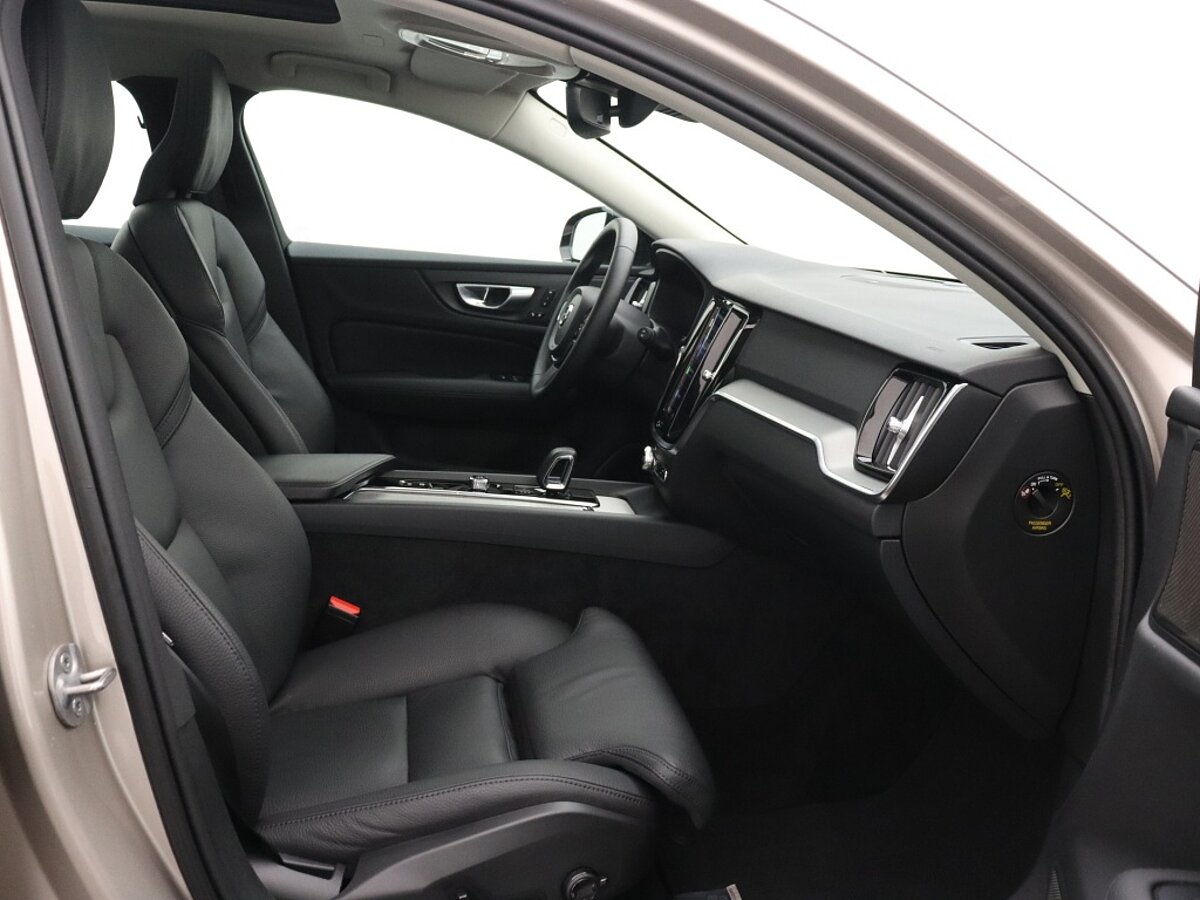 41451043 volvo v60 2 0 b3 plus dark panorama dak trekhaak lighting pack 7df552
