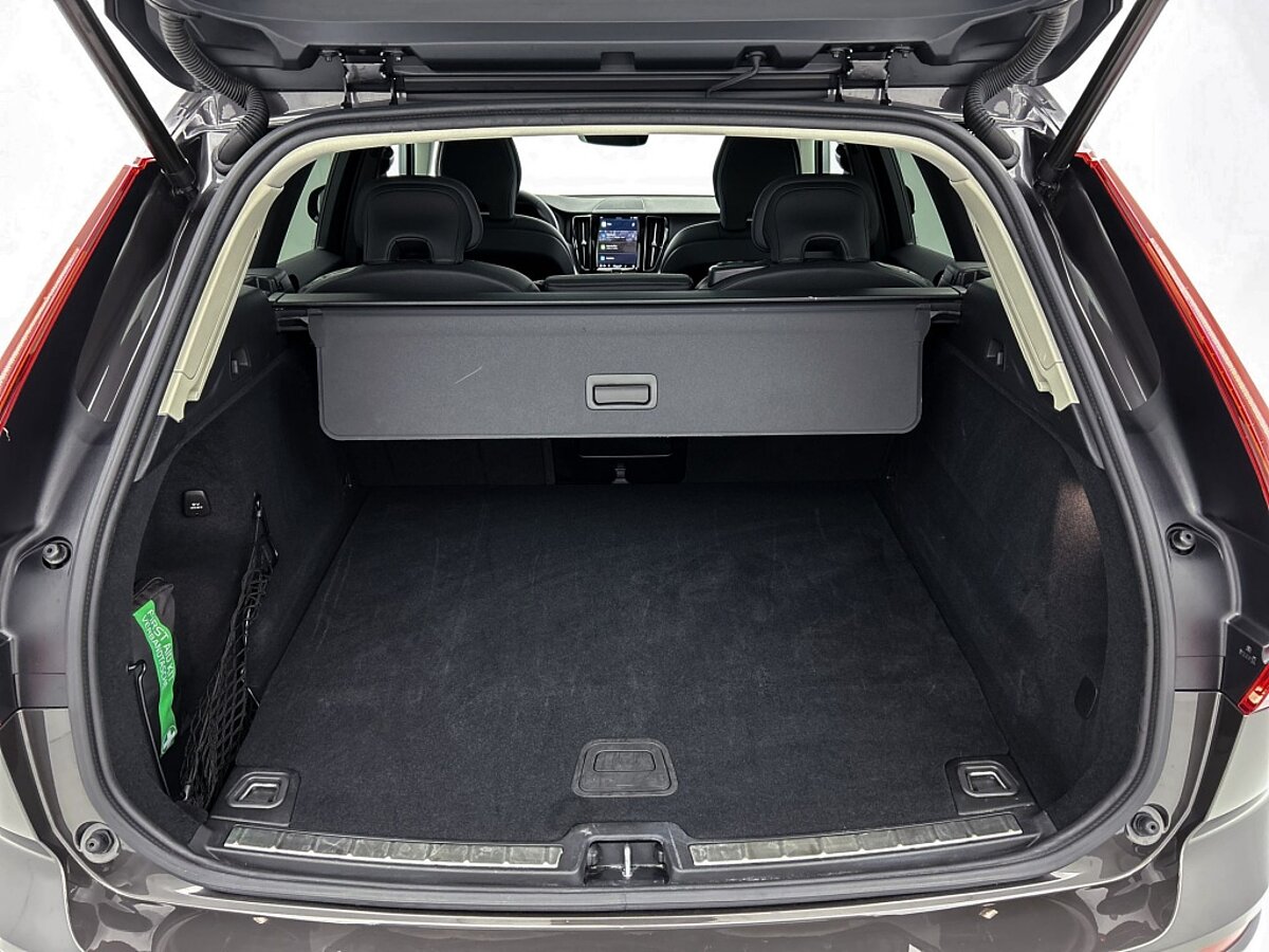 45376895 volvo xc60 2 0 t6 awd plus dark 04