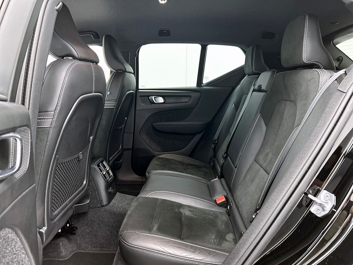 45916107 volvo xc40 1 5 t4 recharge r design harman kardon 03