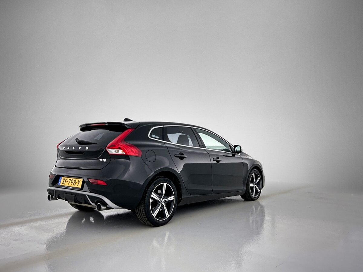 44488210 volvo v40 2 0 t4 business sport 4 01