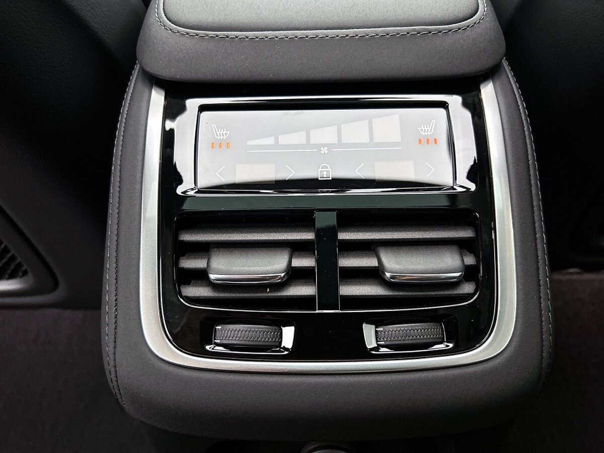 47542004 volvo xc90 xc90 t8 awd ultra dark luchtvering trekhaak 9 02