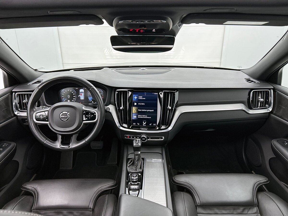 48741197 volvo v60 t6 awd 20 inch pano stoelventilatie 360 styling kit 61