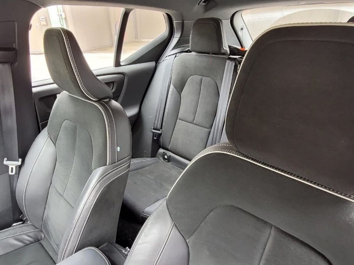 49424573 volvo xc40 1 5 t2 r design 8 02