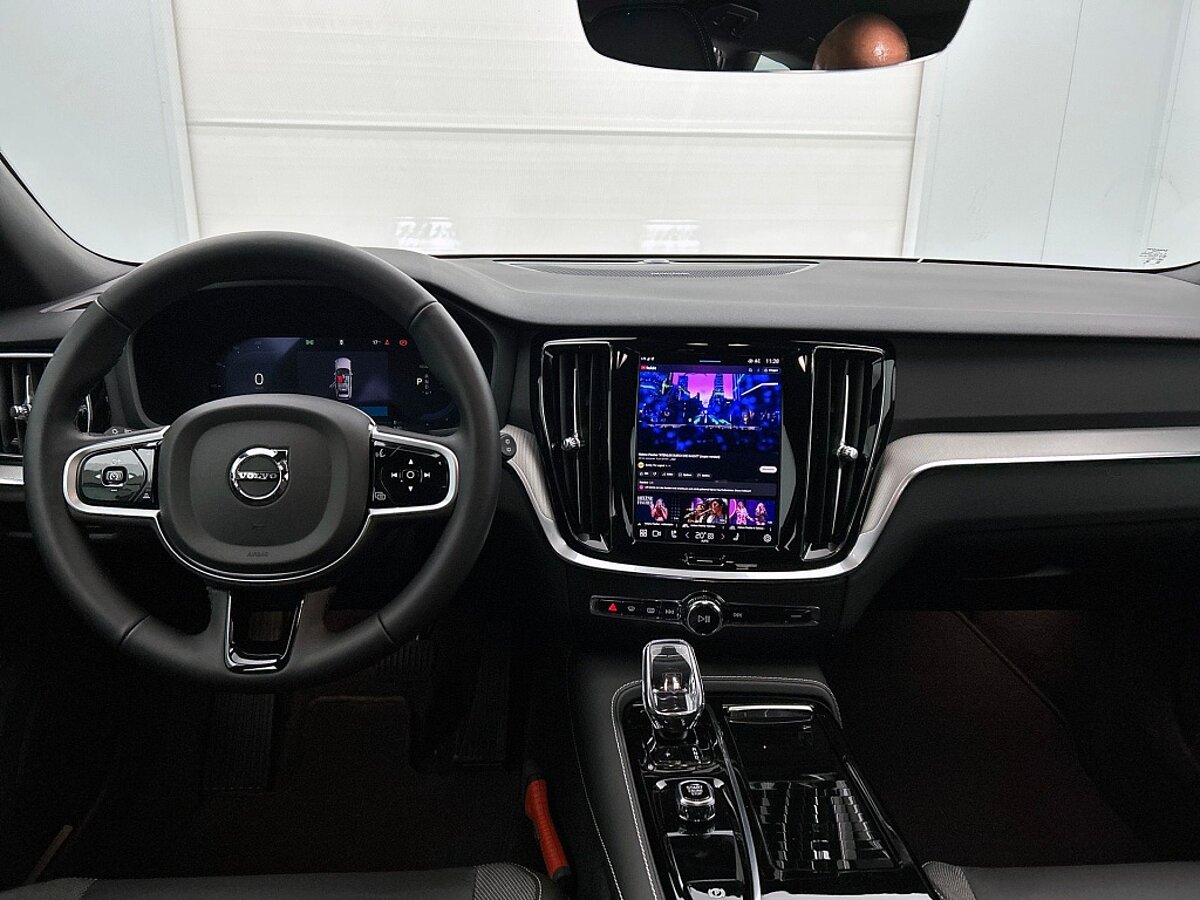 47465265 volvo v60 2 0 t6 awd dark 79