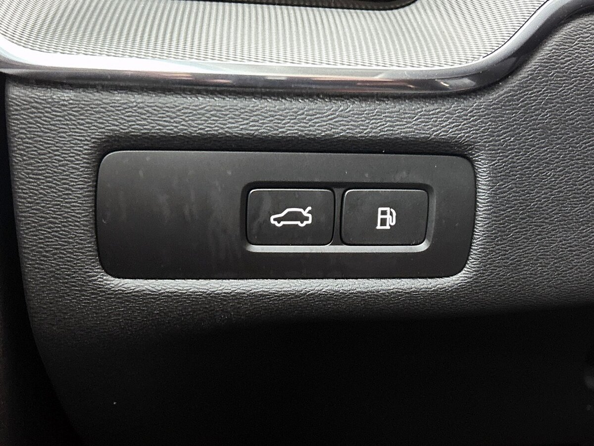 43680818 volvo xc60 2 0 t8 awd plus dark harman kardon panoramadak 21 lm velg 68