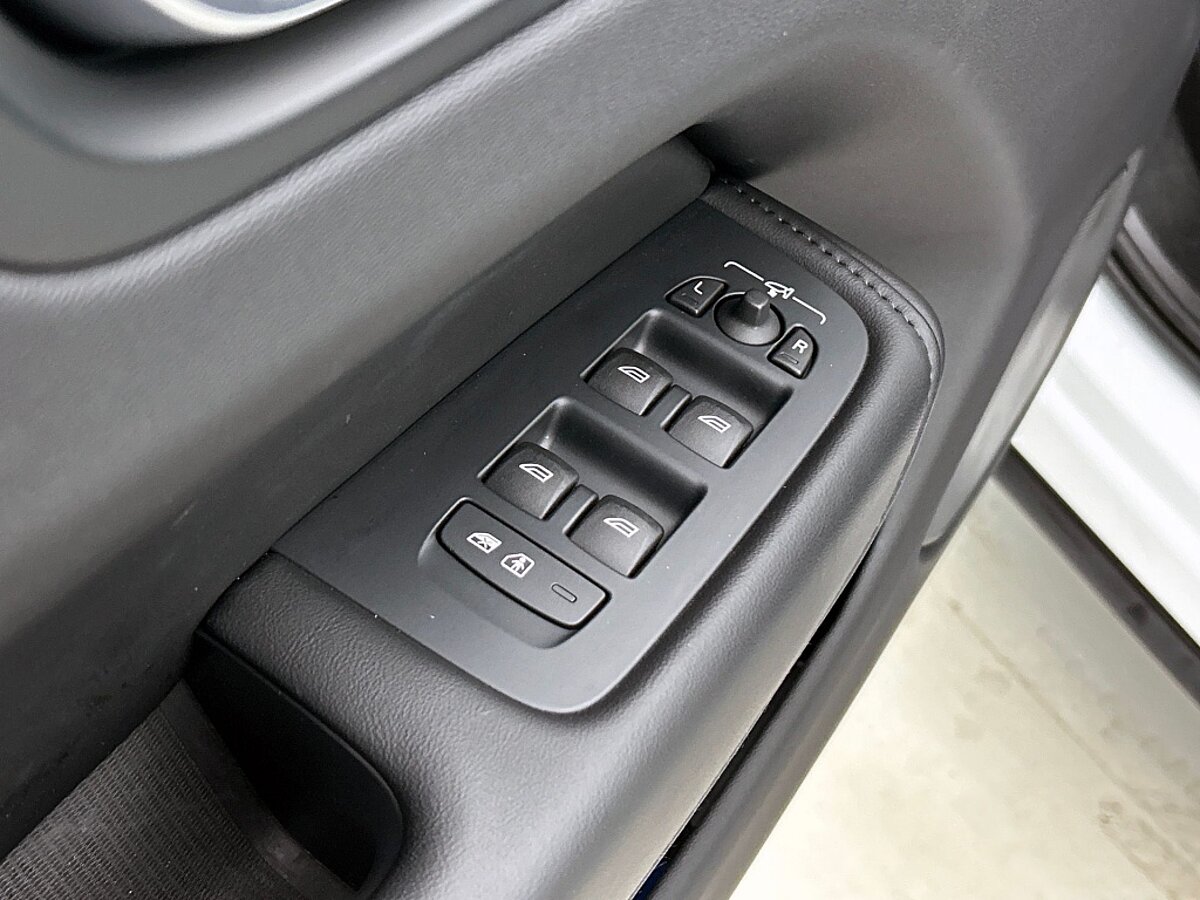 49302488 volvo xc60 t6 recharge awd ultimate dark bowers wilkins luchtvering 66