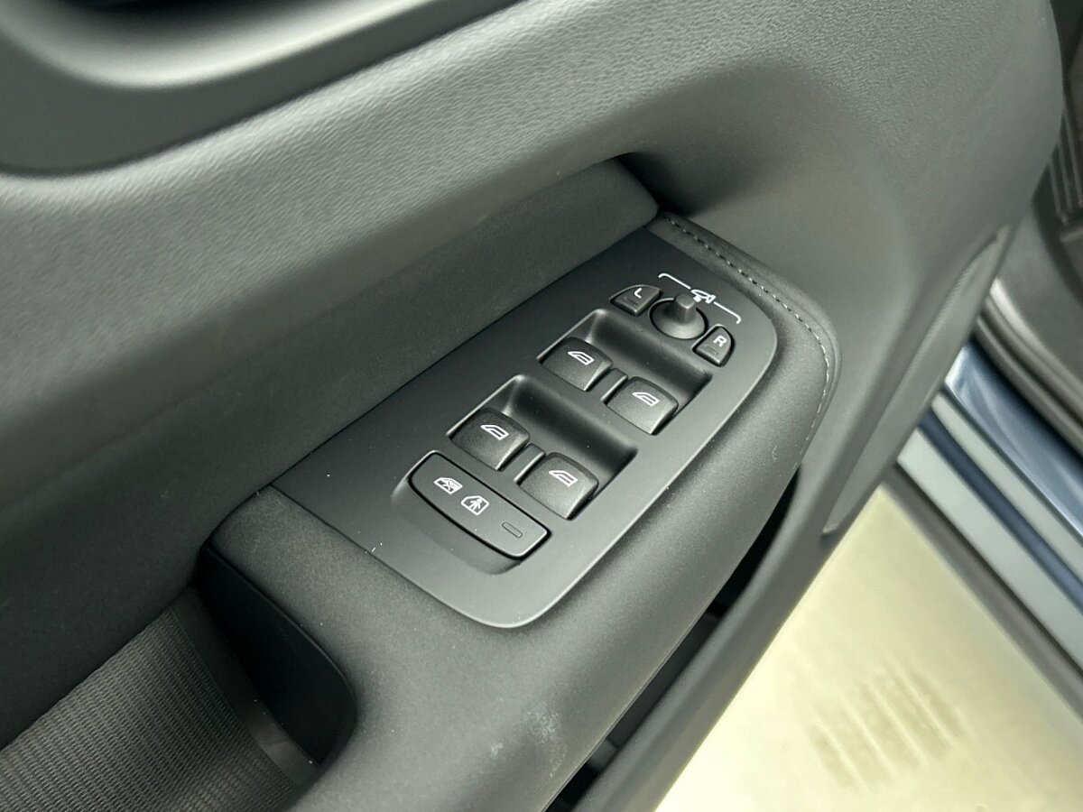 49836584 volvo xc60 t6 plus dark recharge head up panoramadak getint glas 22