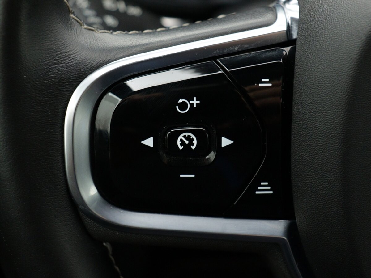 43863335 volvo xc60 2 0 recharge t8 r design 16