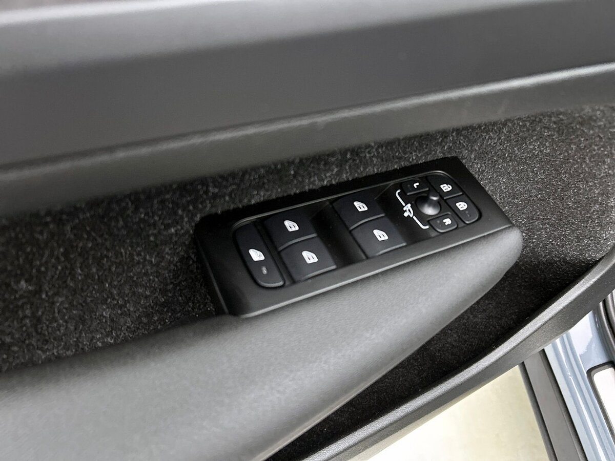 47156536 volvo xc40 1 5 t5 r design pilot assist trekhaak keyless blis clima 74e9b2